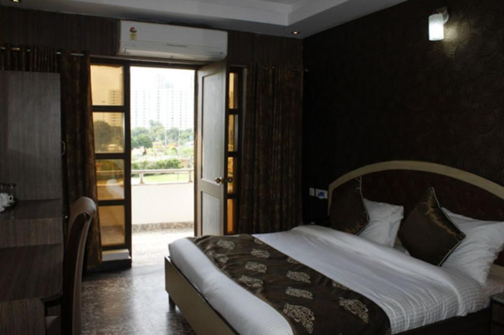 Le Grand Regency Hotel Greater Noida Room photo