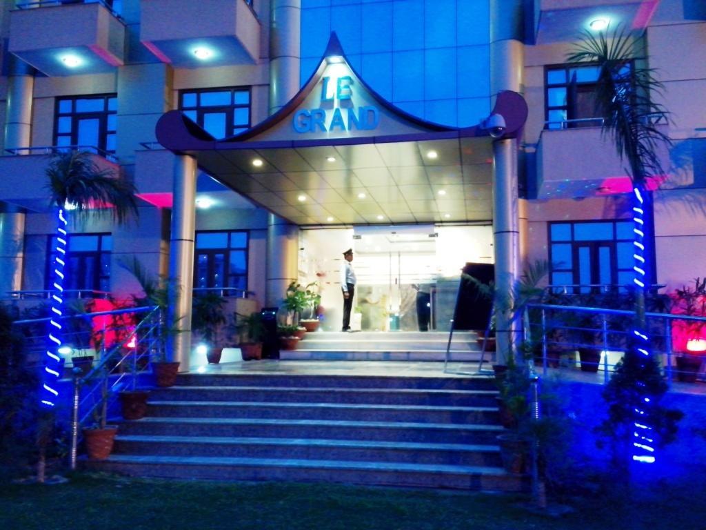 Le Grand Regency Hotel Greater Noida Exterior photo